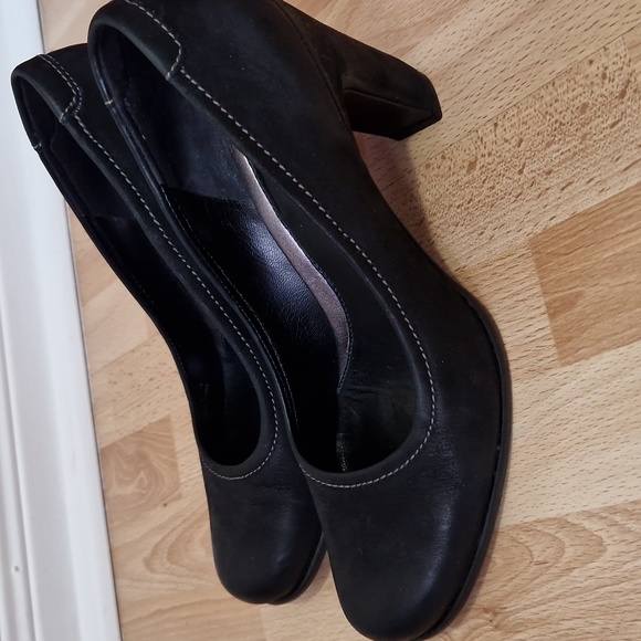 Black ECCO nubuck pumps with 3.5 inch heels - Picture 4 of 6